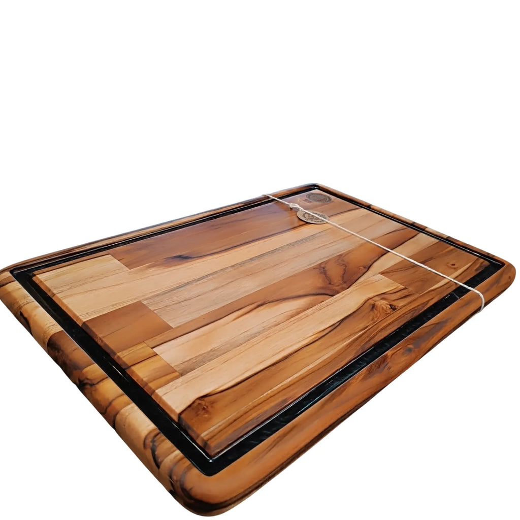 Tábua de churrasco Texas, perfil, canaleta resina preta, pés de silicone, Teca, Ponciano.